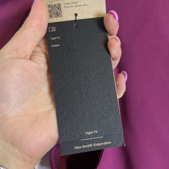 NWT- NIKE-Women's Dri-fit Stealth Evaporation City Ready Long-sleeve-Red-Size XS - Picture 8 of 10